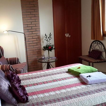 La Trucha Del Arco Iris Bed & Breakfast El Acebo de San Miguel Bagian luar foto