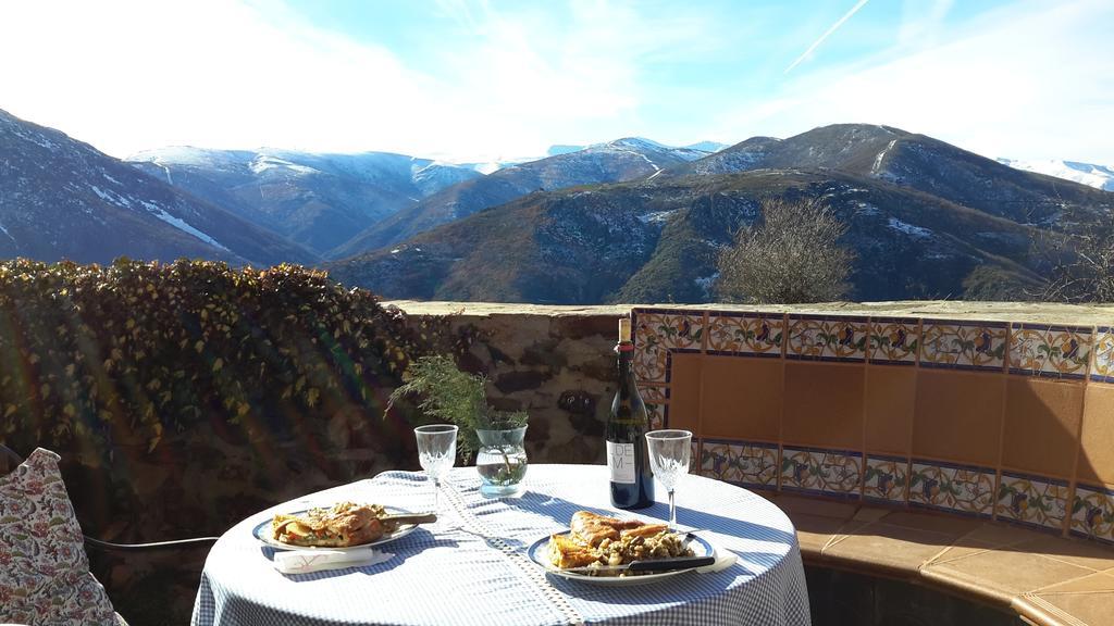 La Trucha Del Arco Iris Bed & Breakfast El Acebo de San Miguel Bagian luar foto
